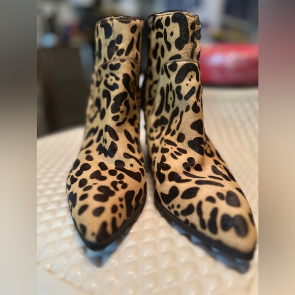 Leopard Booties Like New - Picture 1 of 5
